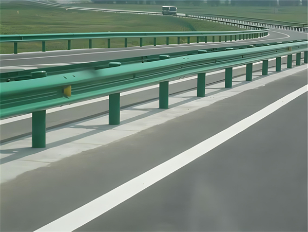 湖北高速护栏板守护安全广泛应用于多个行业